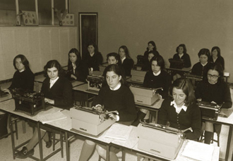Mekanografia klaseak Karmeldarren eskolan. Karmeldarrek utzitako argazkia