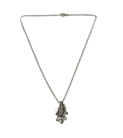 Cadena de plata con hoja y paloma grande