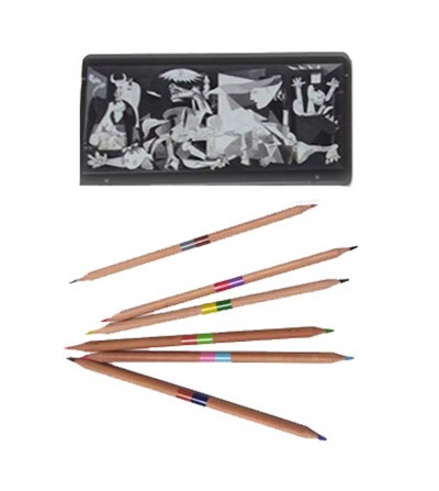 Estuche metálico del Guernica y pinturas